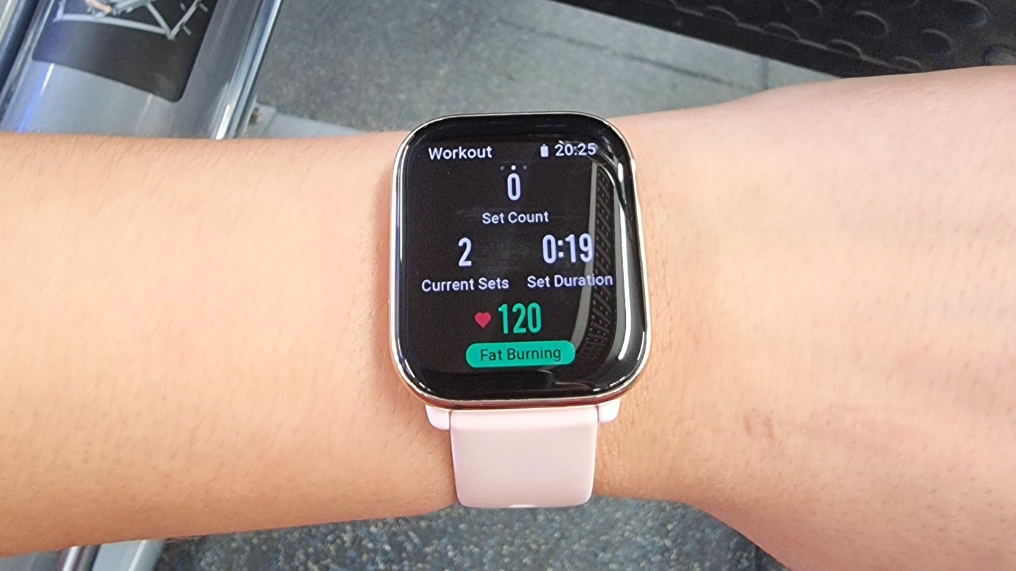 Our reviewer showing the simple to read screen of the Amazfit Active when in workout mode.