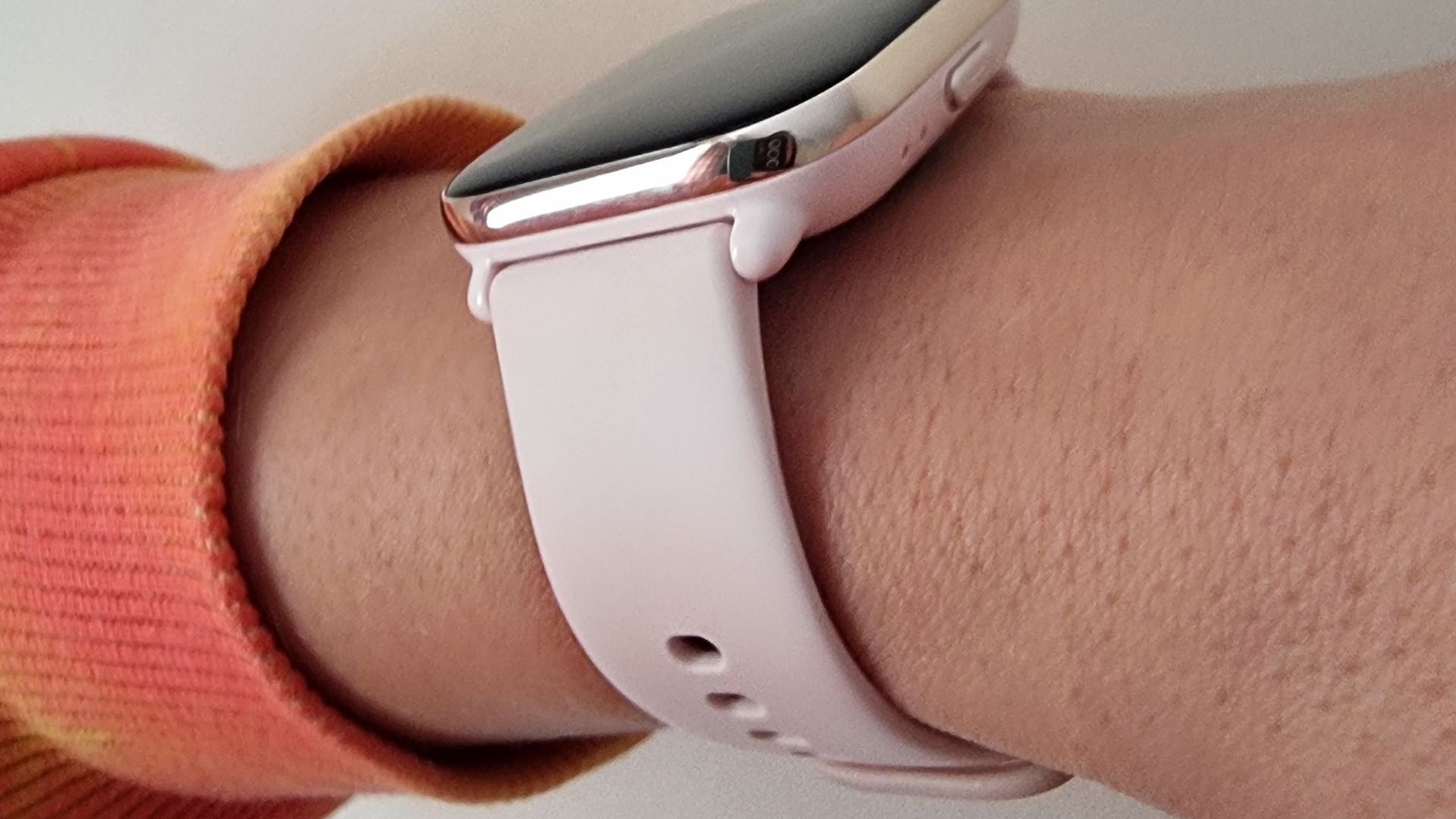 Our reviewer wearing the Amazfit Active.
