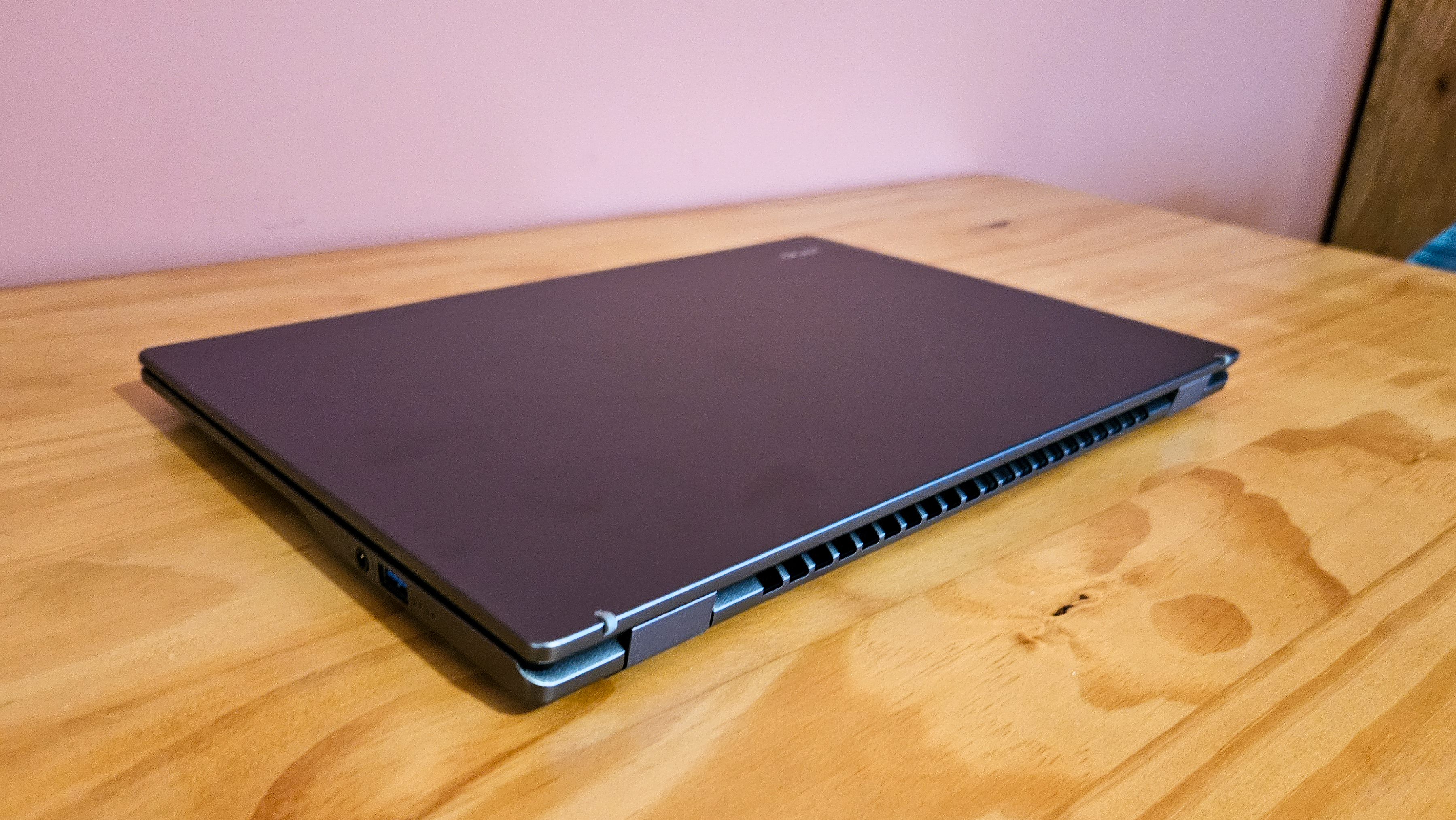 Acer Swift Go 14 - laptop closed, view of the back