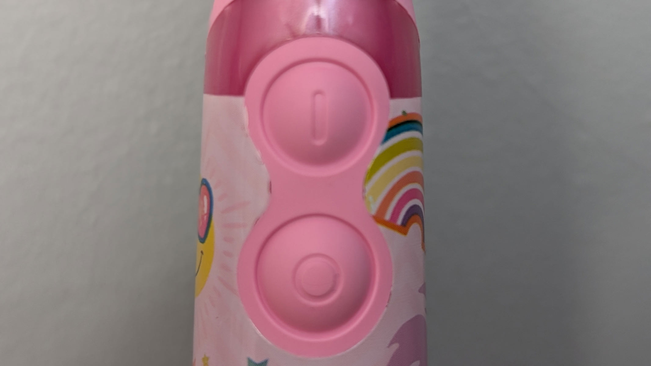 Colgate Kids Battery Powered electric toothbrush, a close-up picture of the control buttons