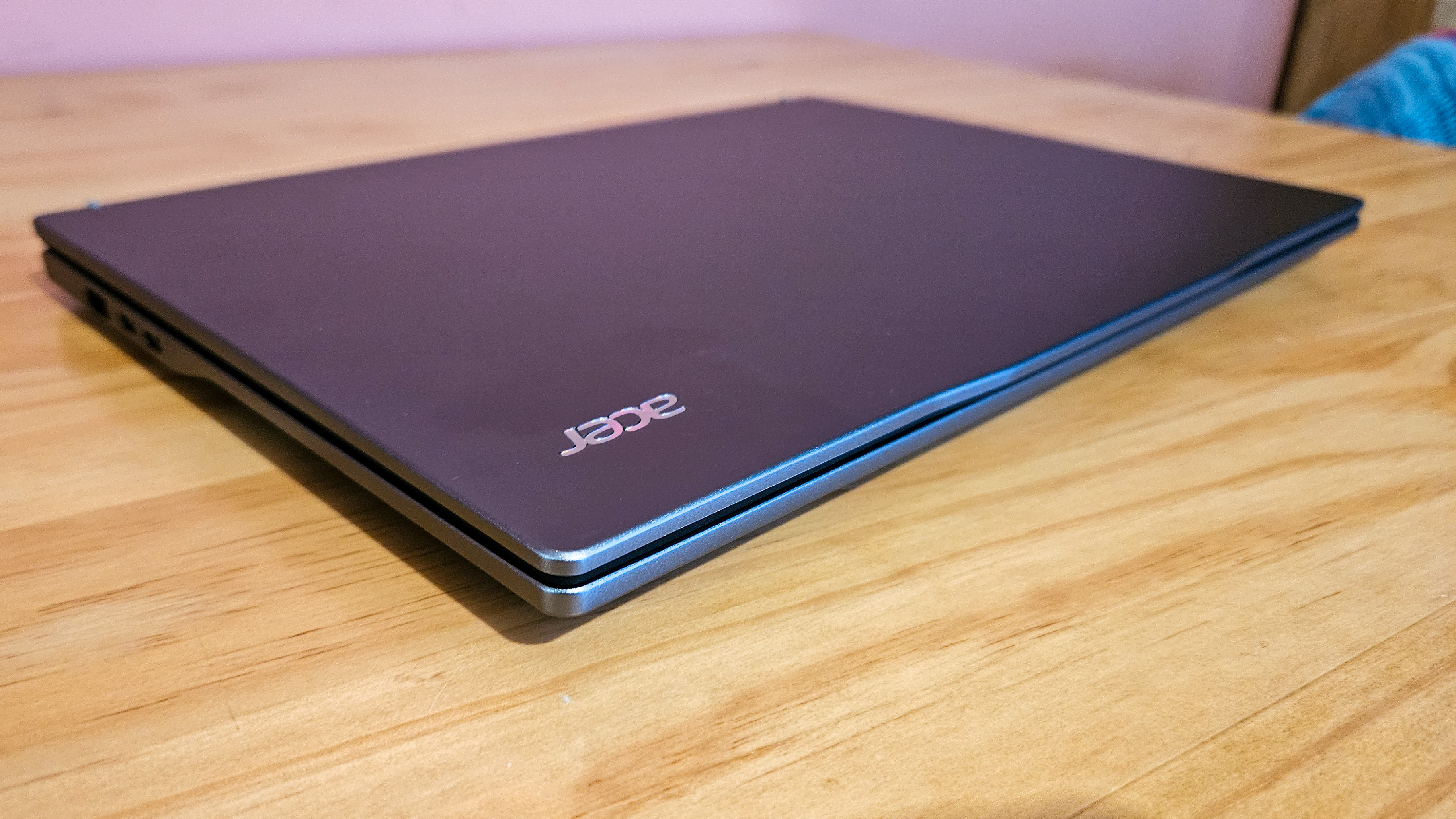 Acer Swift Go 14 - laptop closed
